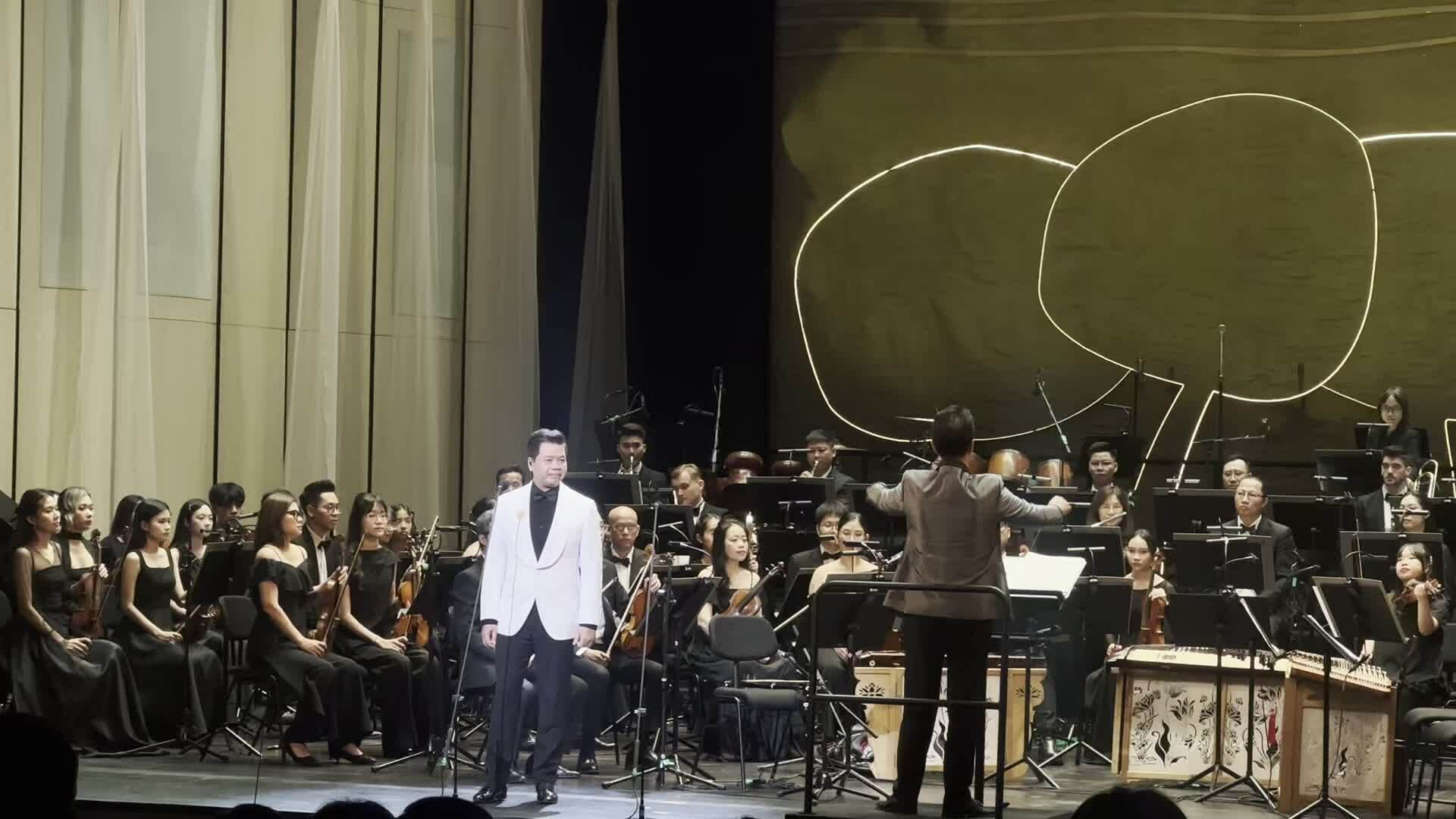 Đăng Dương hát 'Tôi là người thợ lò'