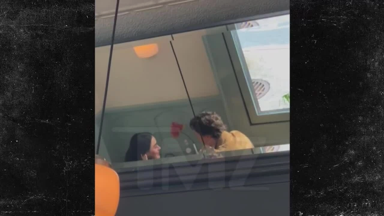 Katy Perry ăn tối cùng cựu Thủ tướng Canada