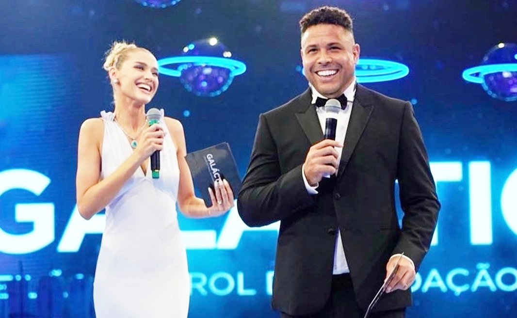 Vợ chồng Ronaldo 'béo' dự sự kiện