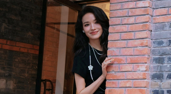 Thư Kỳ chụp hình thời trang tháng 5/2025