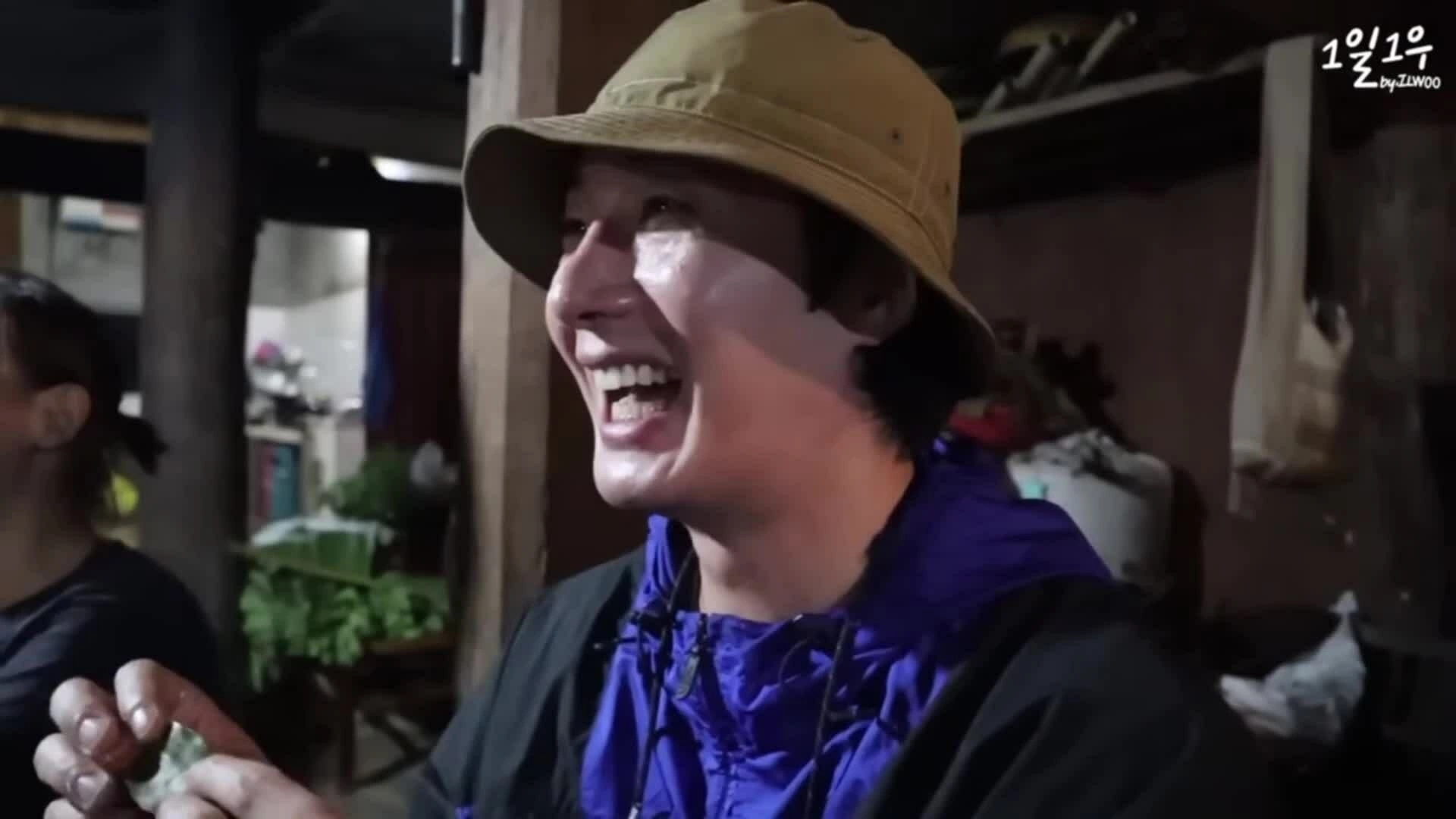 Jung Il Woo trải nghiệm thổi kèn lá, ngâm lá thuốc tại Sapa