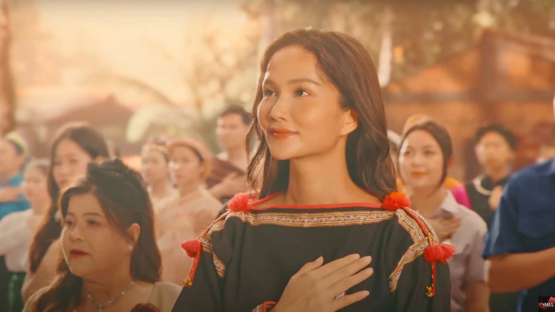 Dàn khách mời chia sẻ cảm xúc quay MV 'Made in Vietnam'