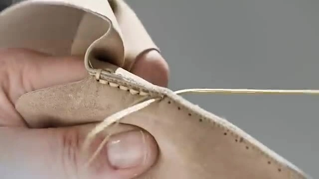 Quá trình tạo nên giày loafer Loro Piana