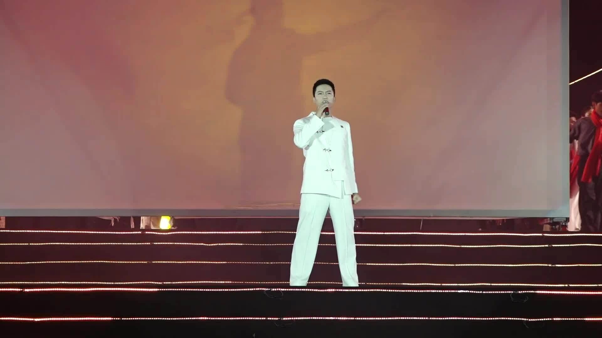 Anh Tú hát ca khúc 'Người là Hồ Chí Minh'