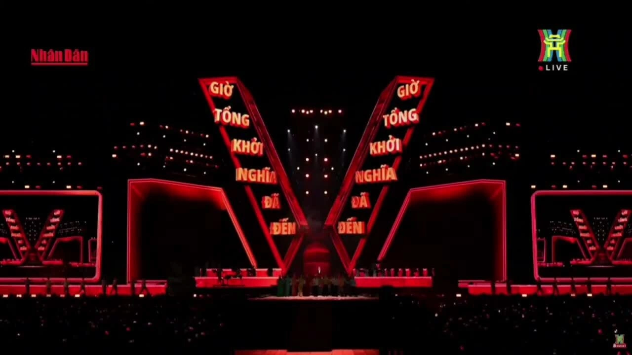 NSUT Đăng Dương, ca sĩ Tùng Dương hát 'Mười chín tháng Tám'