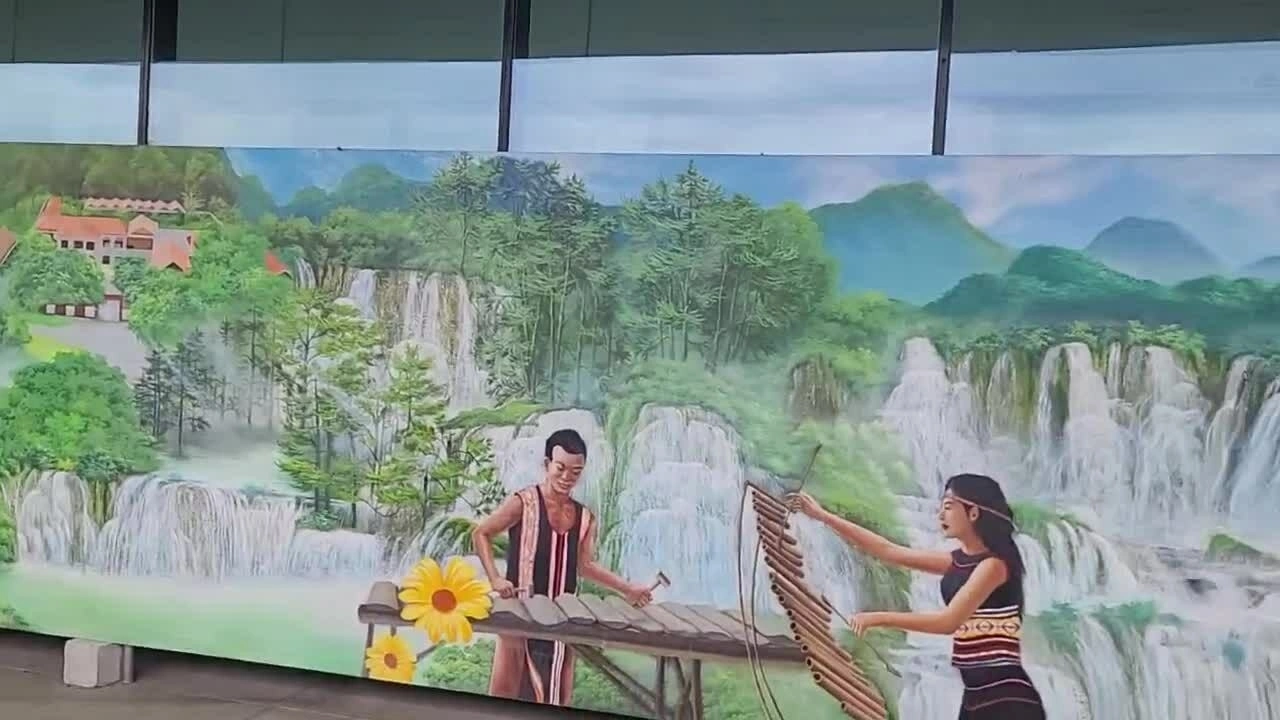 Tranh dài 300 m của họa sĩ Ngô Bá Hoàng