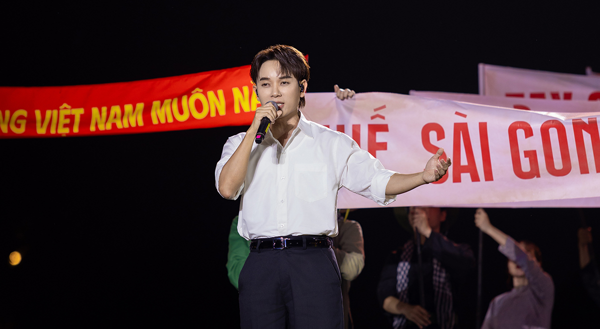 Trúc Nhân hát "Huế - Sài Gòn - Hà Nội"