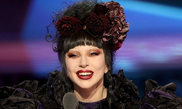 Lady Gaga phát biểu nhận giải Nghệ sĩ của năm tại VMAs 2025