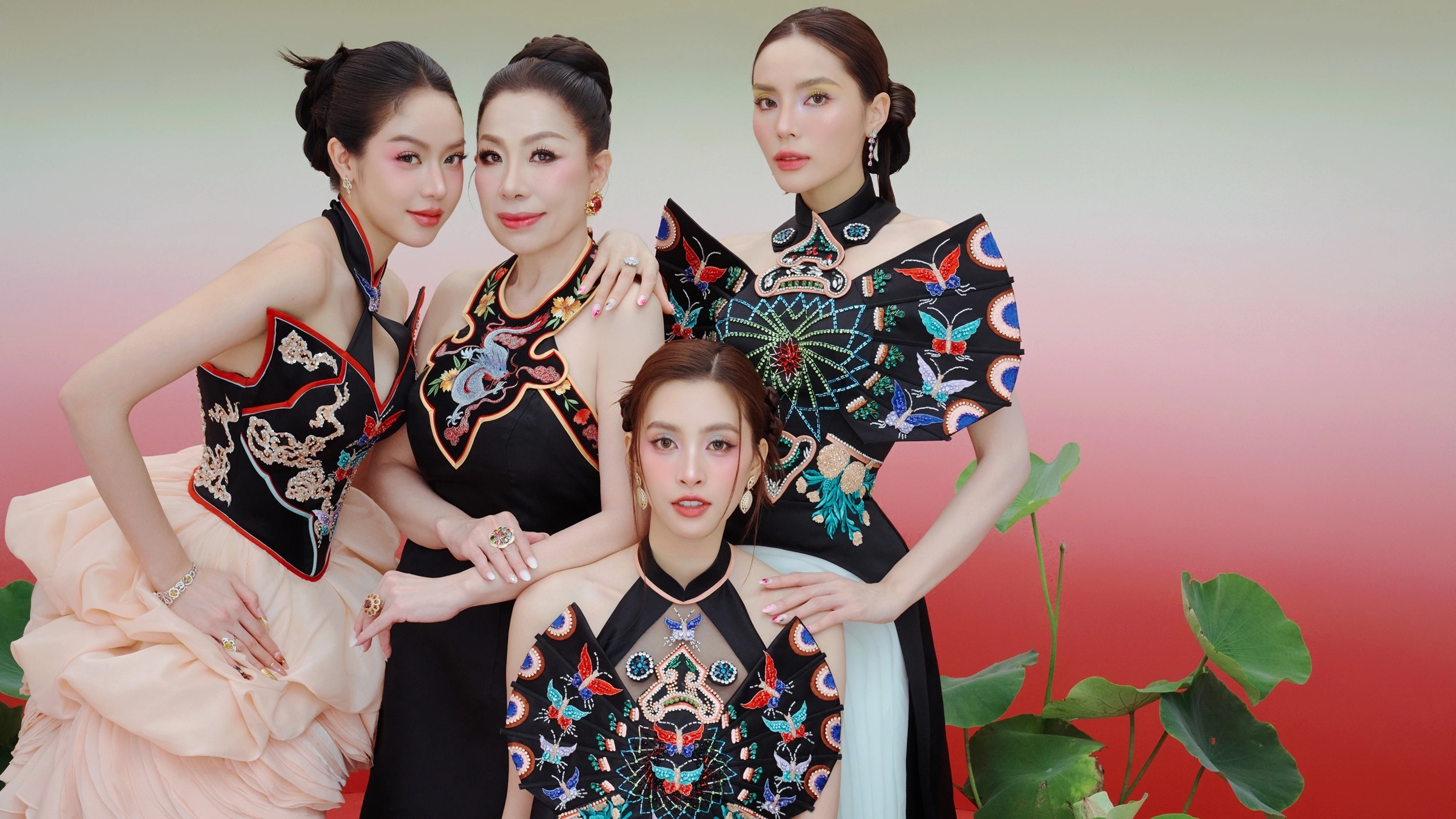 Trailer show "Lụa là trà hoa" của NTK Linh San