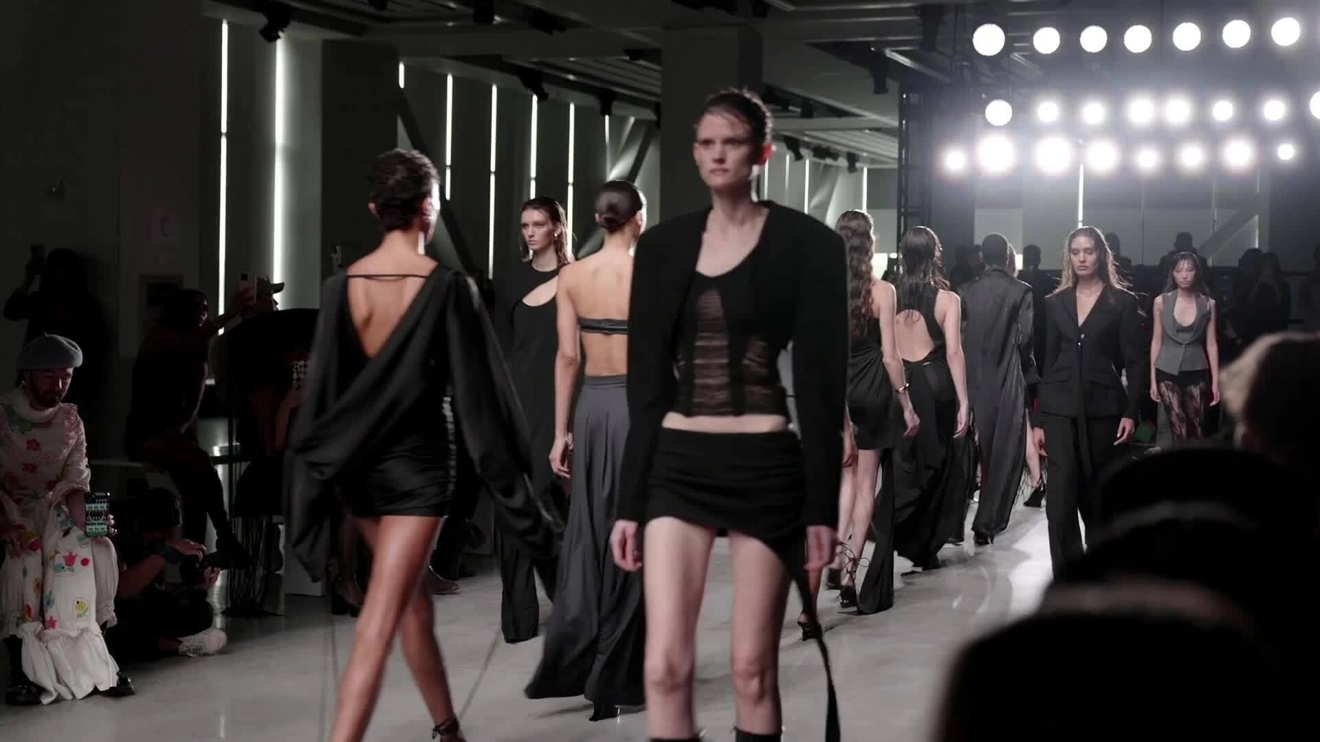 Show của Vy Nguyễn ở New York Fashion Week