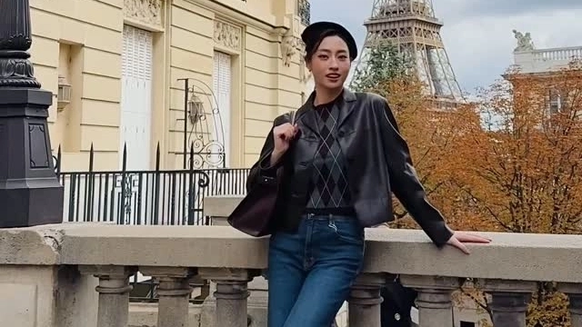 Lương Thùy Linh dạo phố Paris
