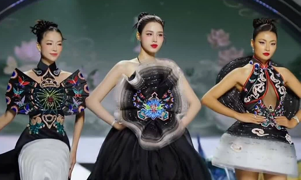 Ba hoa hậu đình đám cùng diễn vedette