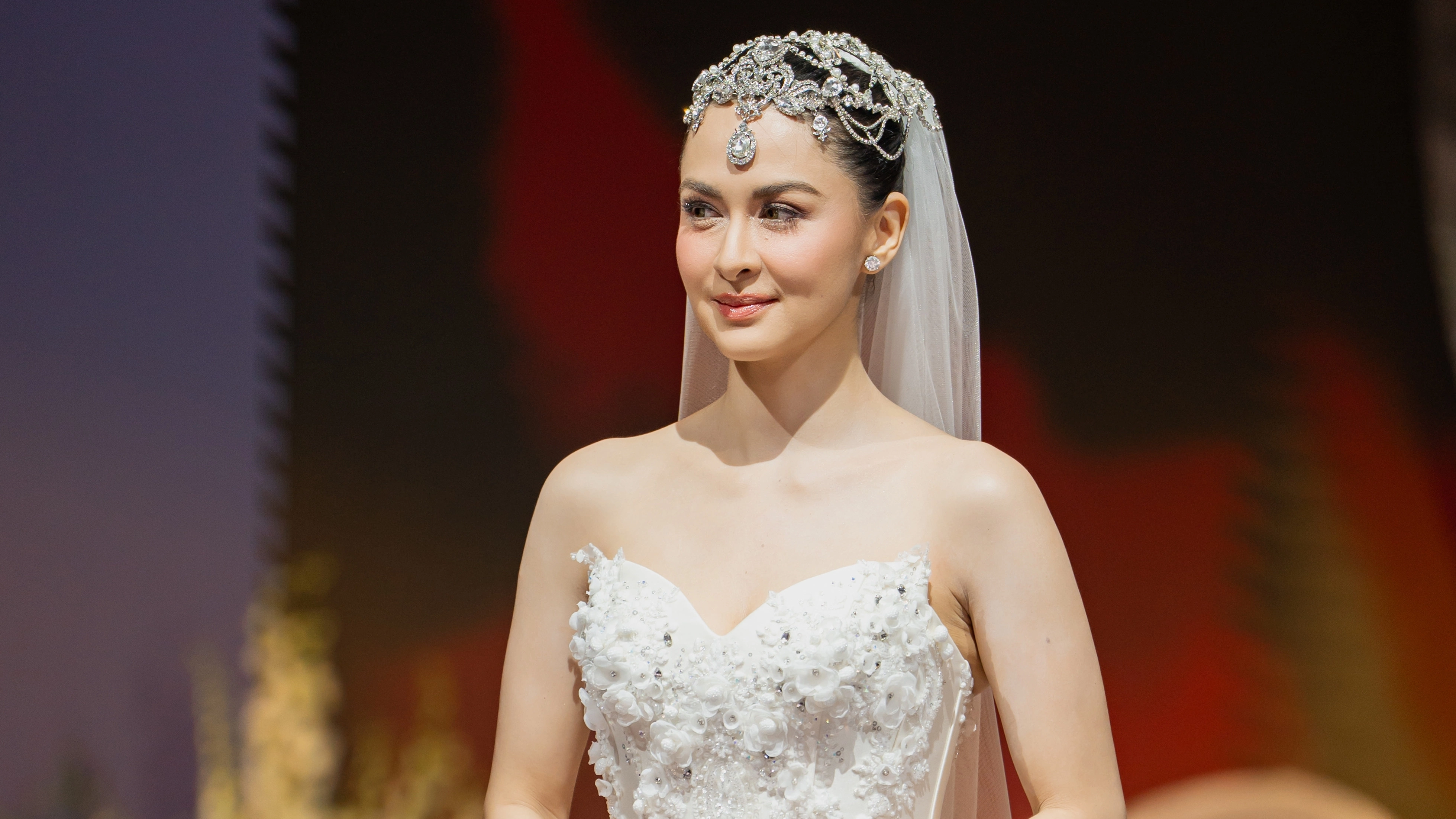 Mỹ nhân đẹp nhất Philippines diễn show Trà Linh