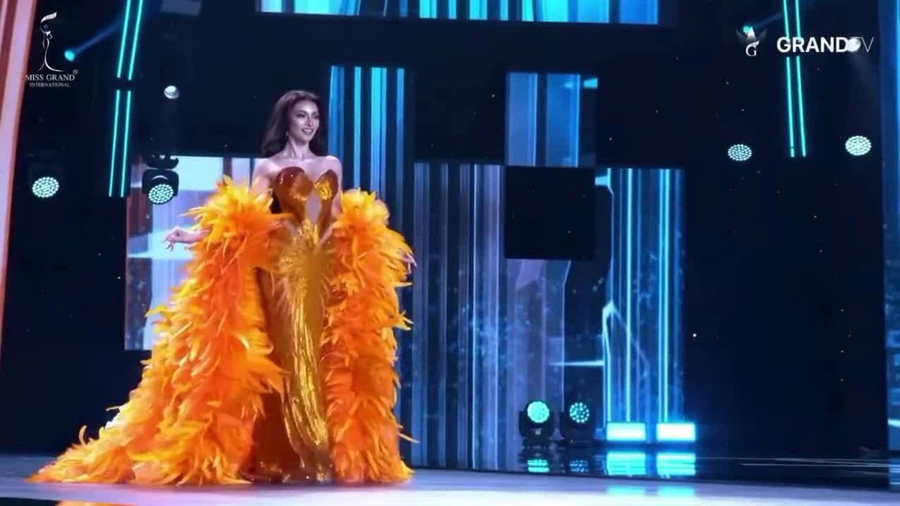 Emma Tiglao trình diễn trang phục dạ hội tại chung kết Miss Grand