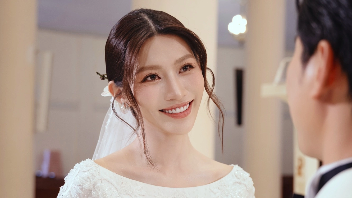 Quỳnh Châu xúc động tại lễ hôn phối