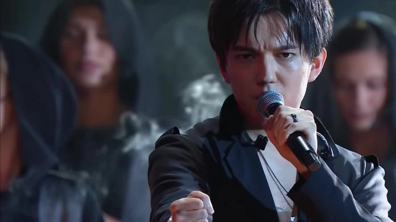 Dimash hát "Stranger" tại sự kiện New Wave 2021