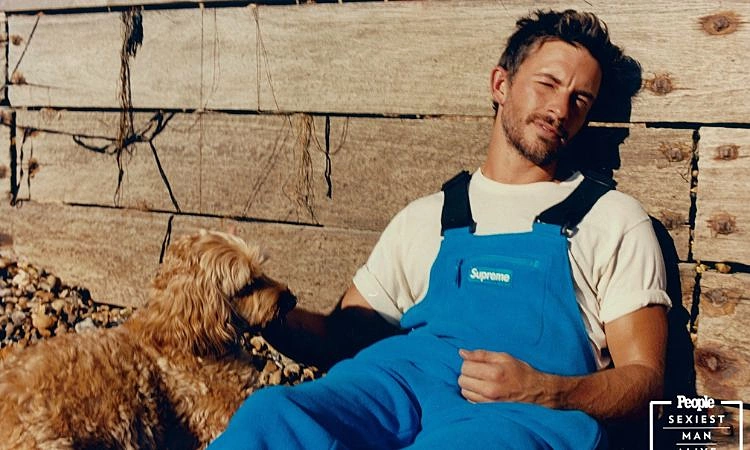 Jonathan Bailey nói về danh hiệu 'Người đàn ông quyến rũ nhất'