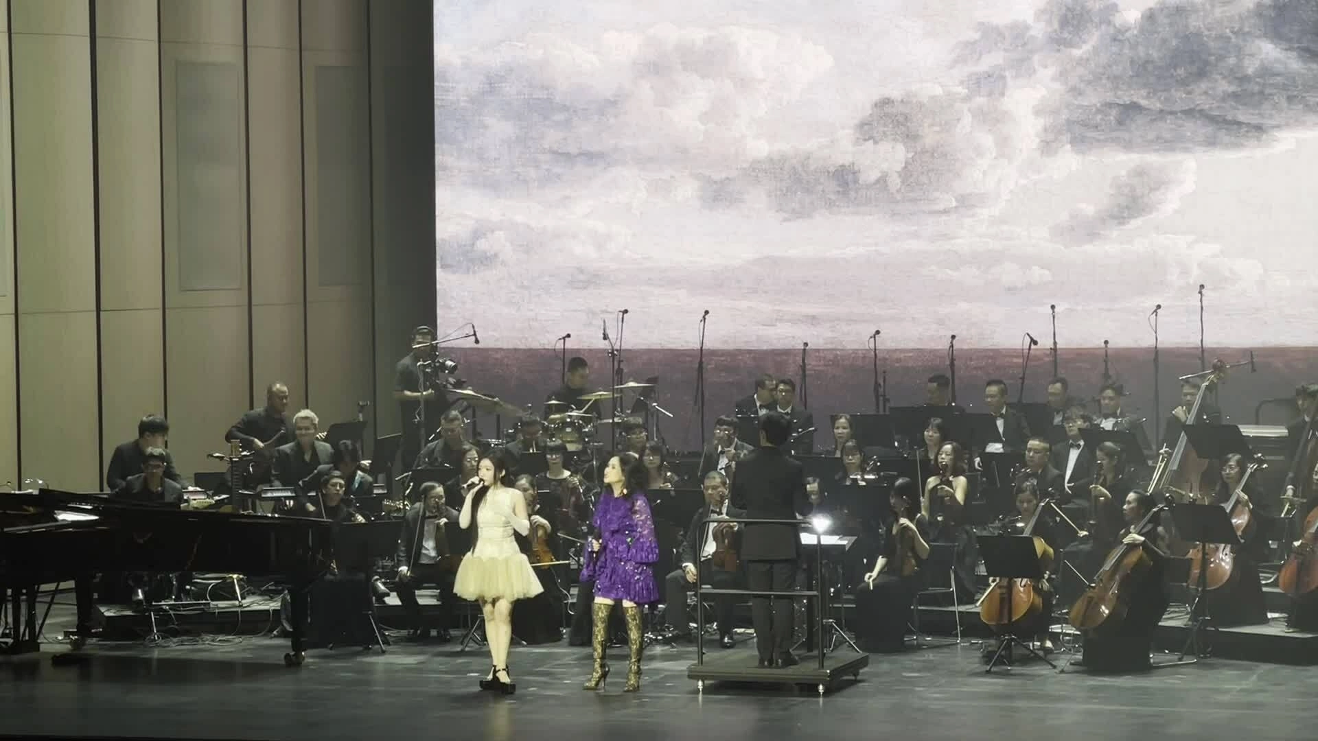 Thanh Lam song ca Orange