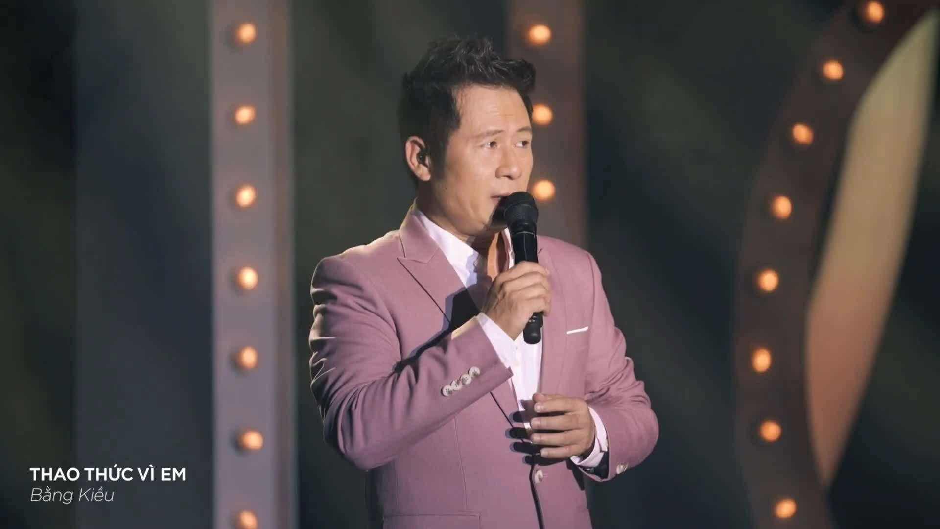 Bằng Kiều hát “Thao thức vì em” (nhạc sĩ Lam Phương). Video: The Bros