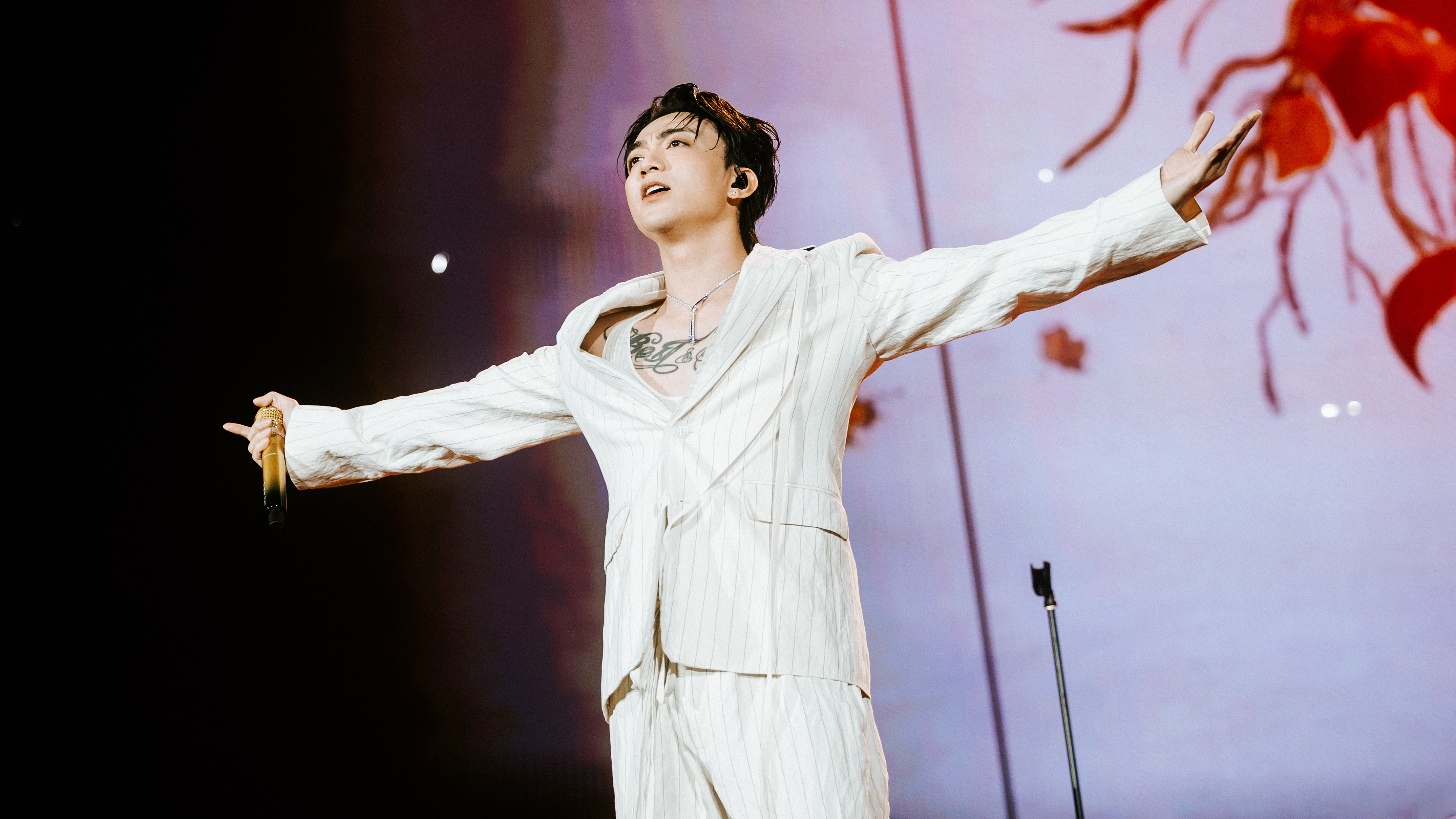 Soobin đánh piano, hát 'Anh đã quen với cô đơn'