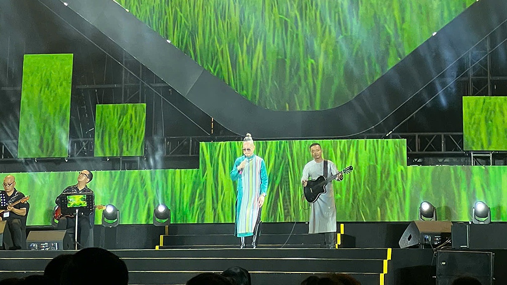 Jimmii Nguyễn hát "Thương quê"