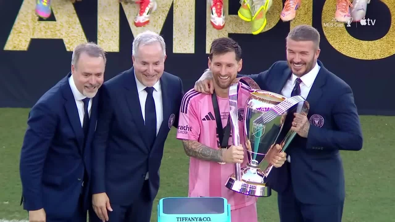 Beckham và Messi nâng cúp vô địch MLS Cup 2025