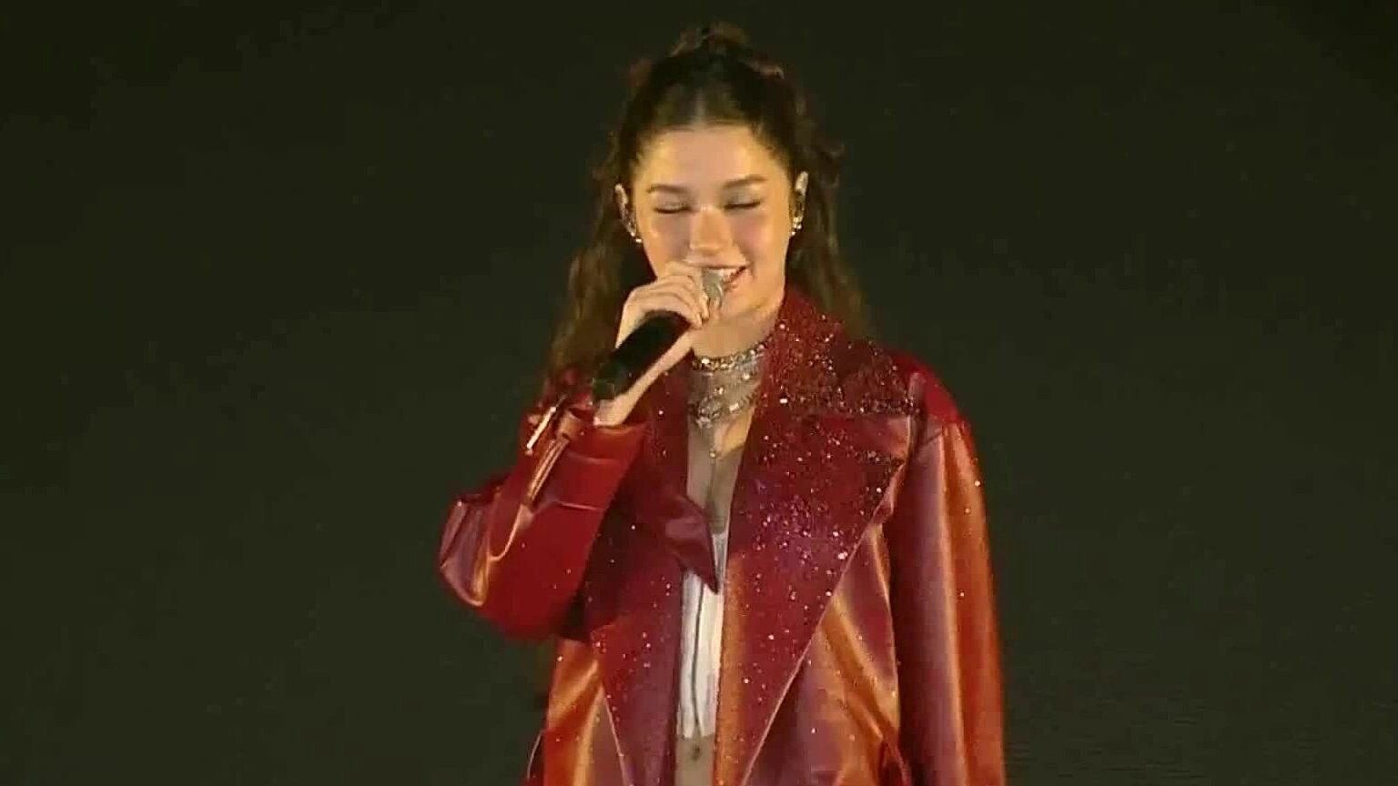 Ca sĩ xin lỗi sự cố hát nhép ở khai mạc SEAGames