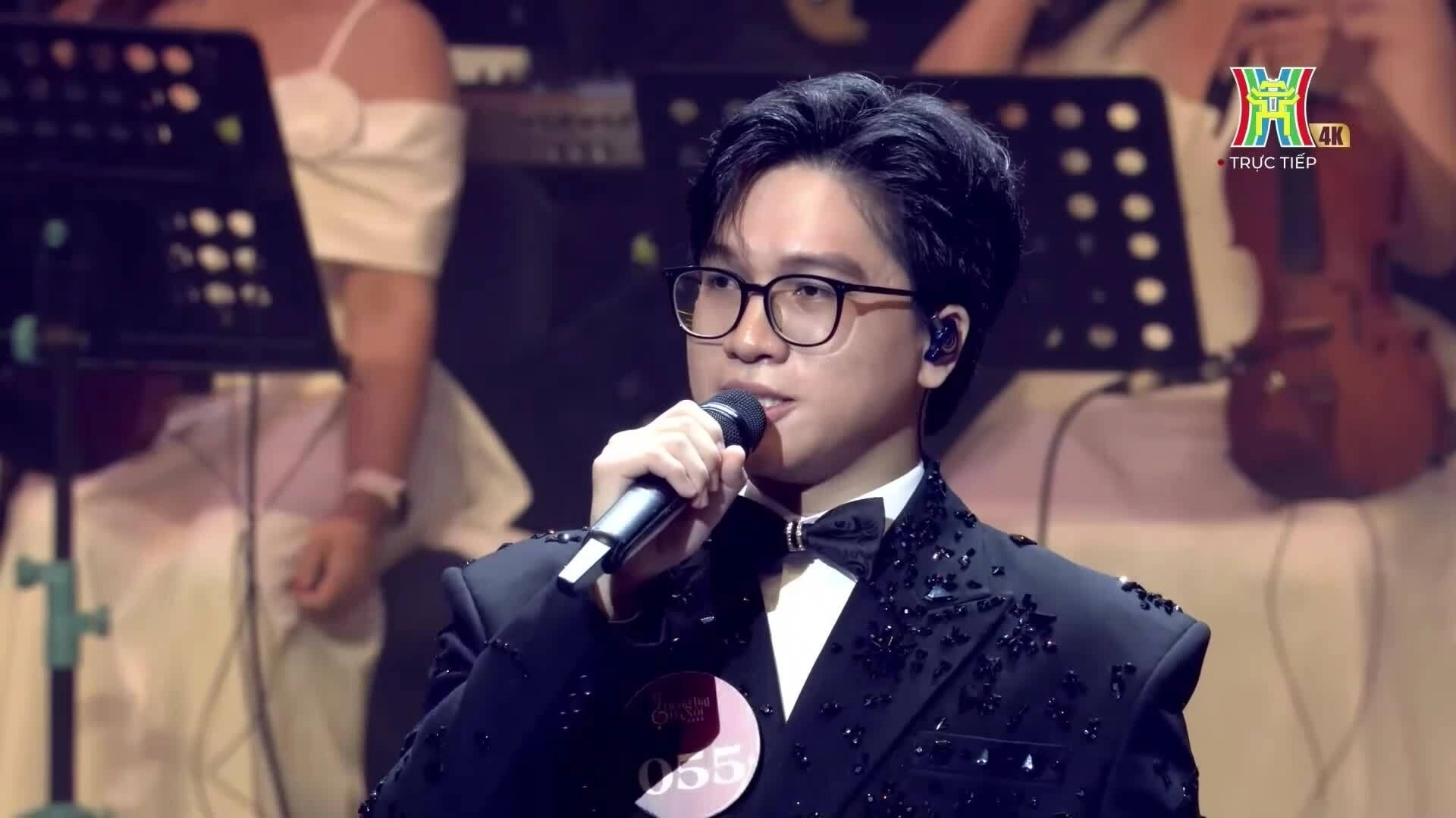 Con trai Trọng Tấn hát 'Truyền thuyết Hồ Gươm'