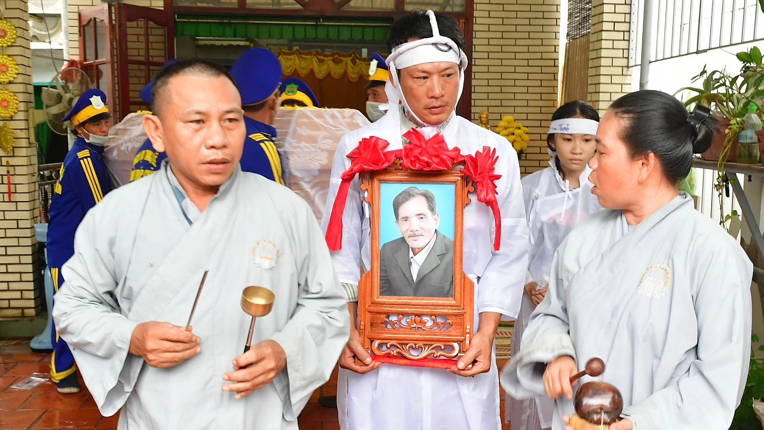 Phút đưa tiễn diễn viên Thương Tín về nơi an nghỉ