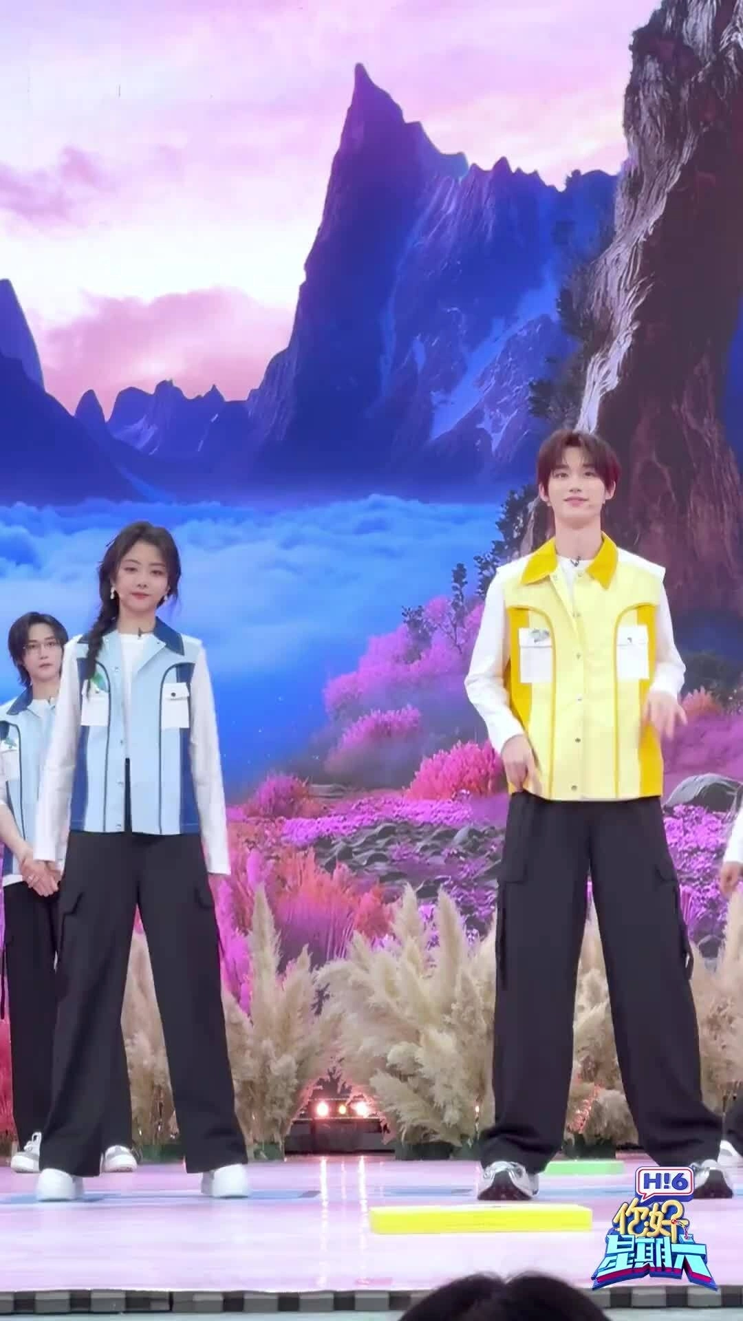 Đàm Tùng Vận nhảy theo điệu Giá như anh là người vô tâm