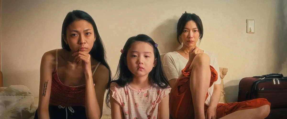 "Left-Handed Girl" - áp lực của bàn tay khác biệt