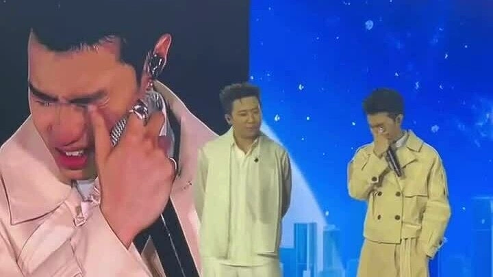 Negav xúc động trước hàng nghìn khán giả 'Anh trai say hi'