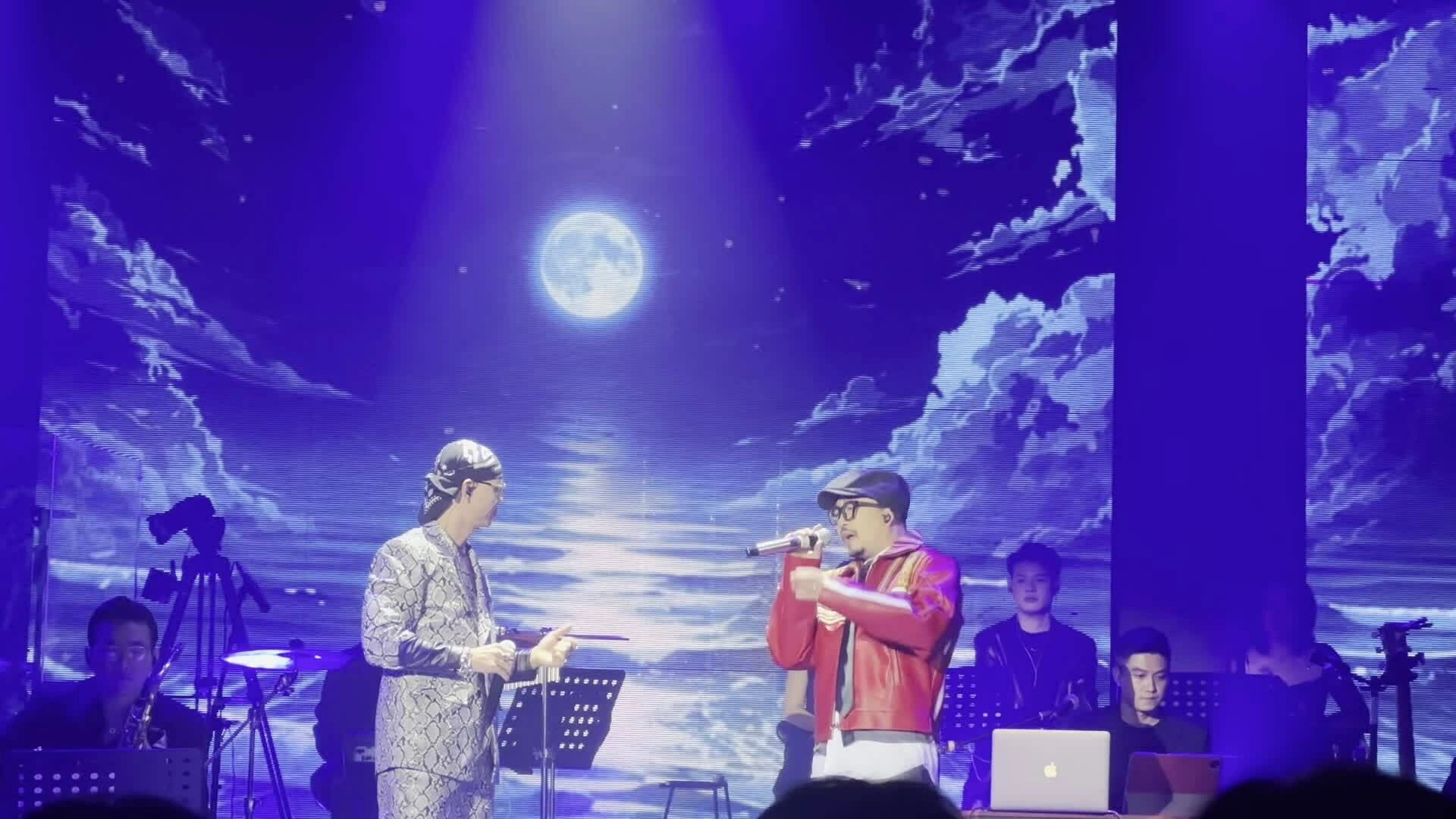 Phan Đinh Tùng, Hà Lê hát 'Biển nhớ'