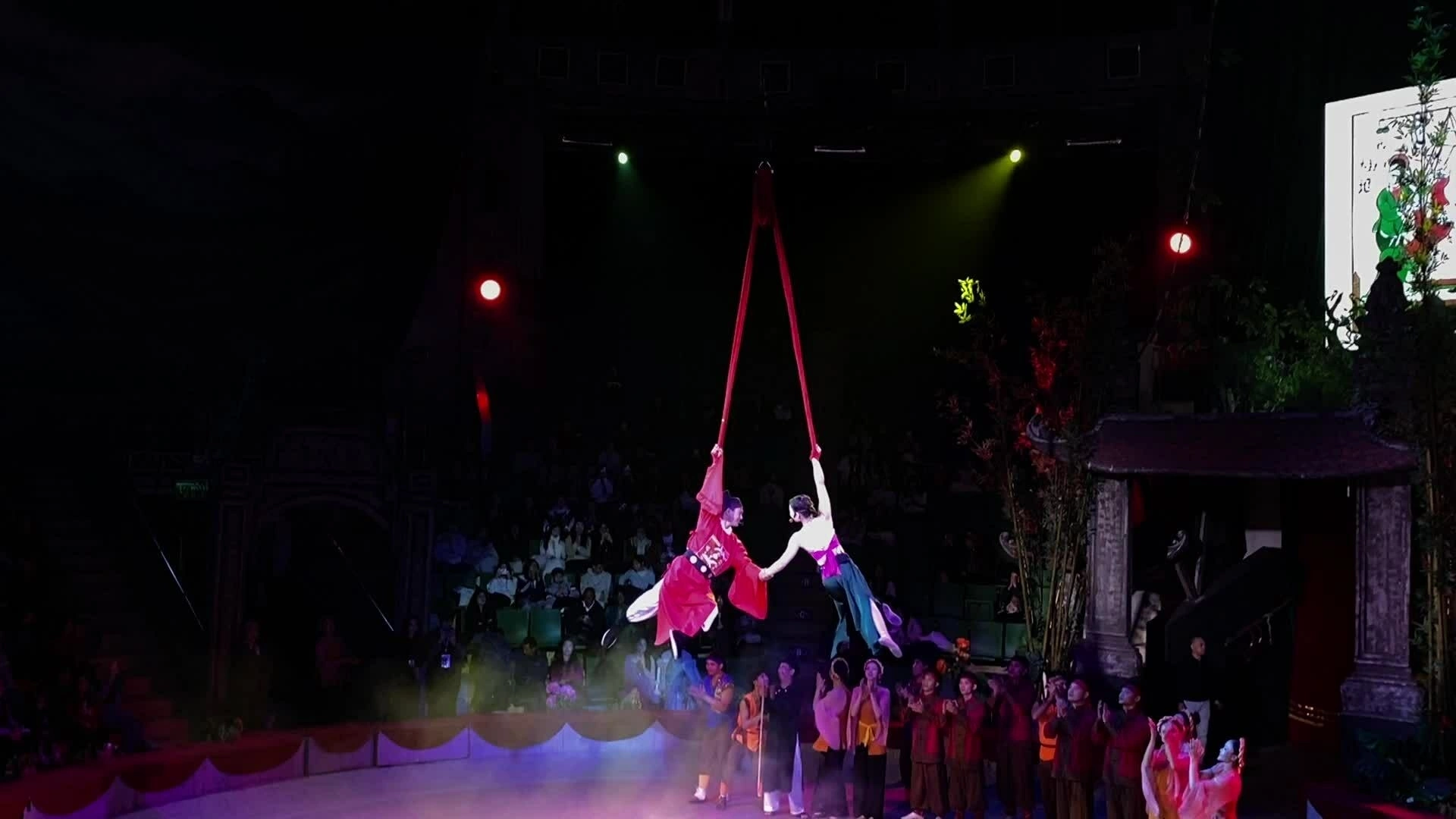 Vở xiếc tôn vinh nghệ thuật tranh Đông Hồ