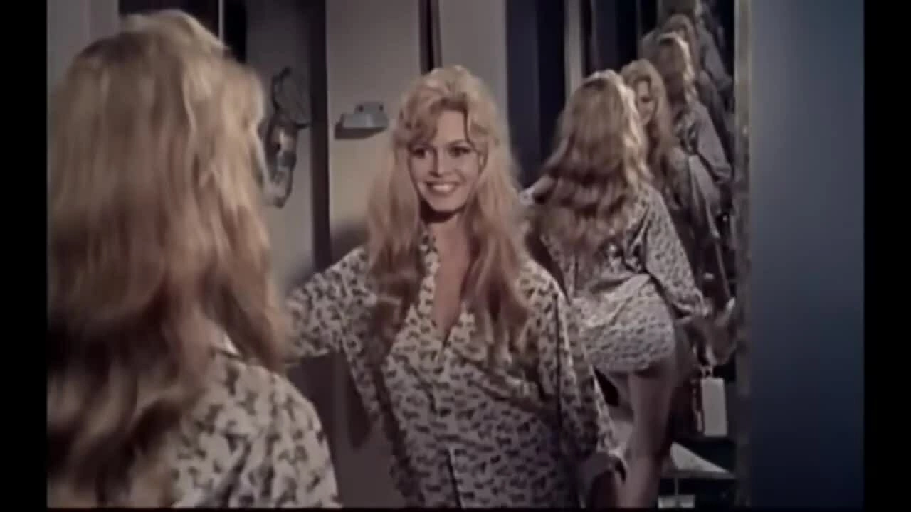 Vẻ đẹp thời trẻ của minh tinh Brigitte Bardot