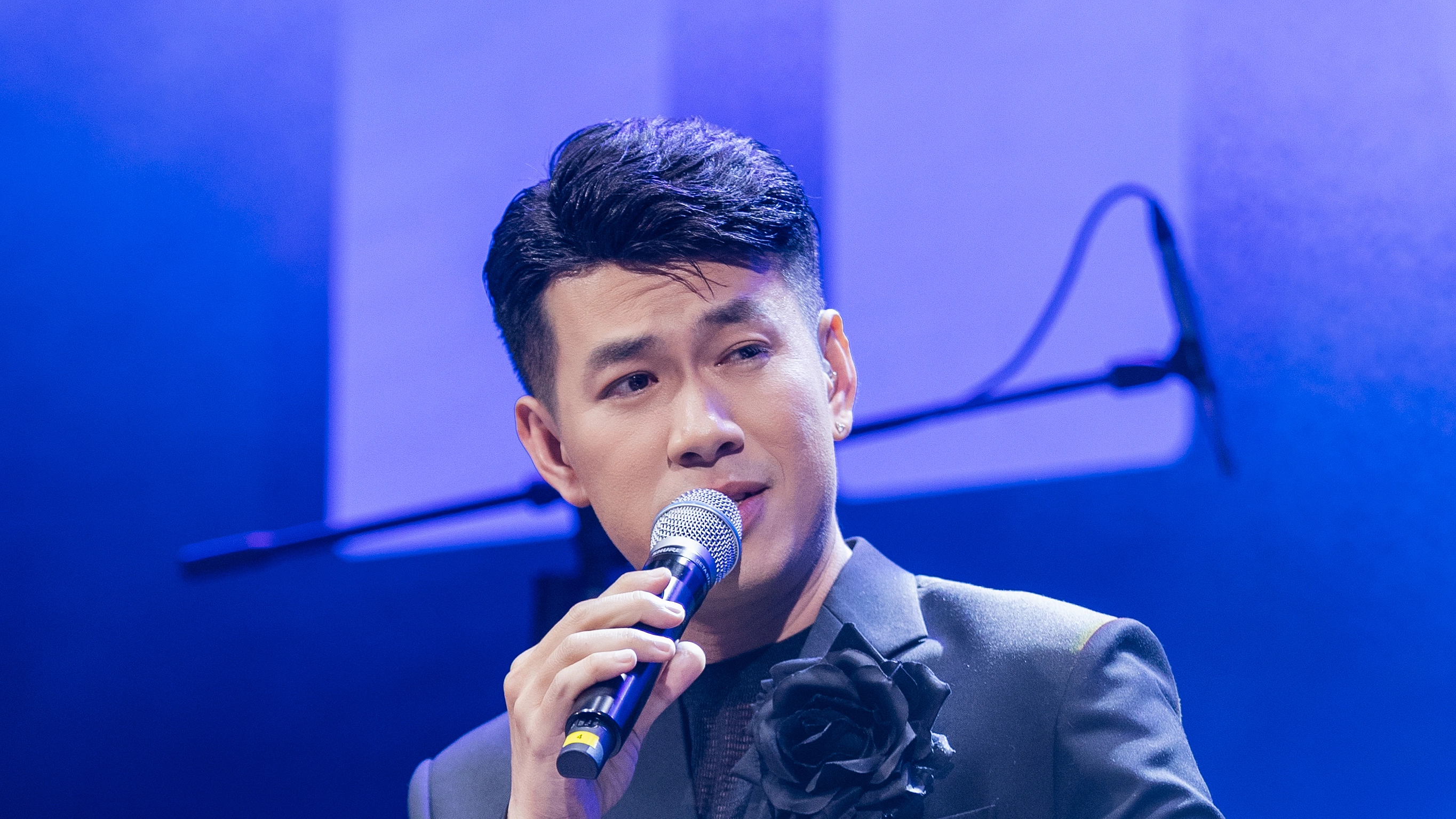 Hồ Trung Dũng hát "Cảm ơn em"