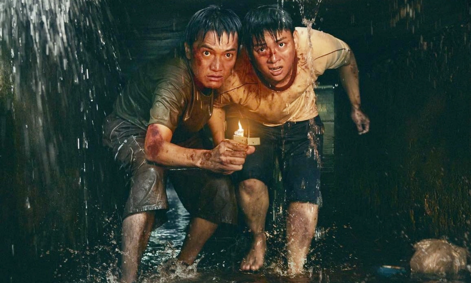 Cảnh nhóm nhân vật tìm cách tẩu thoát trong "Thiên đường máu"