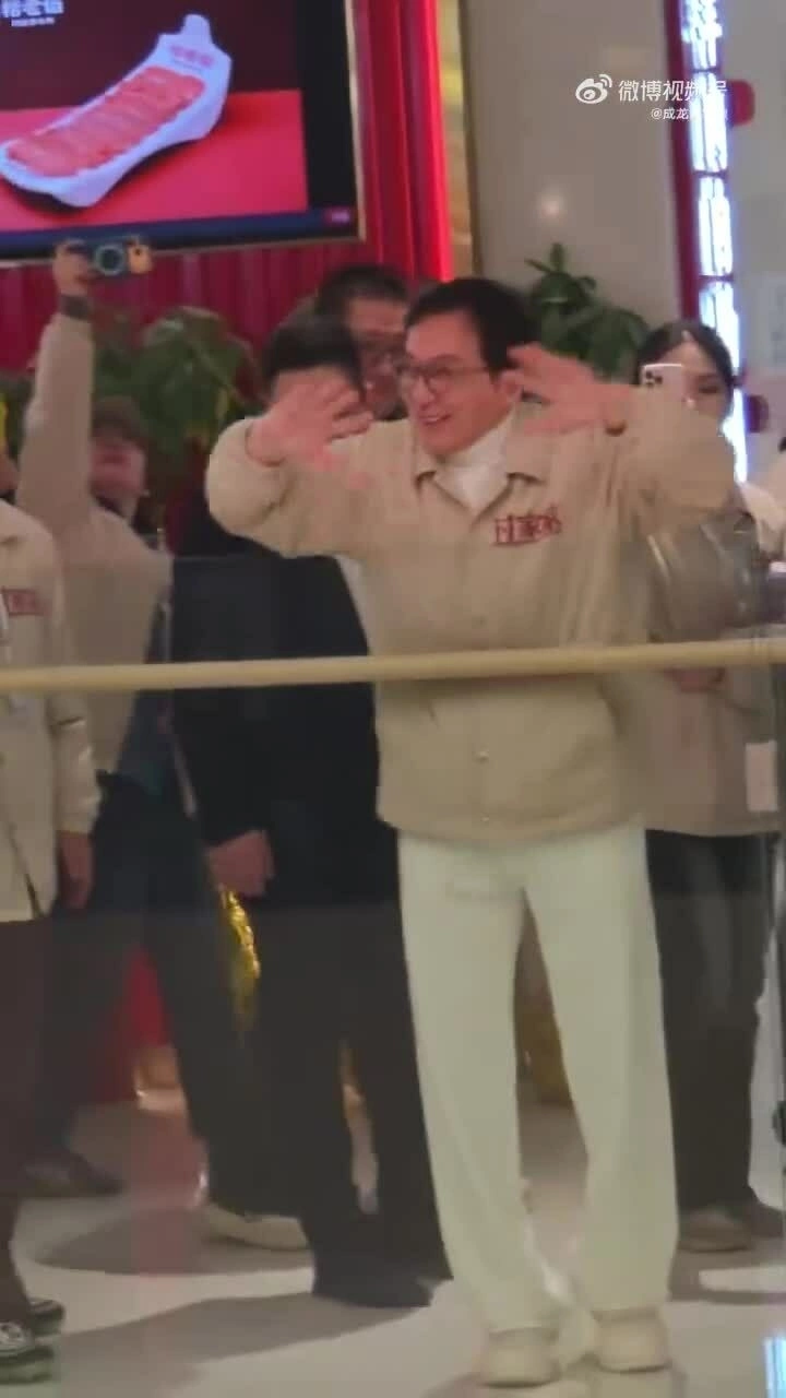 Thành Long 'ngầm giúp đỡ con gái'