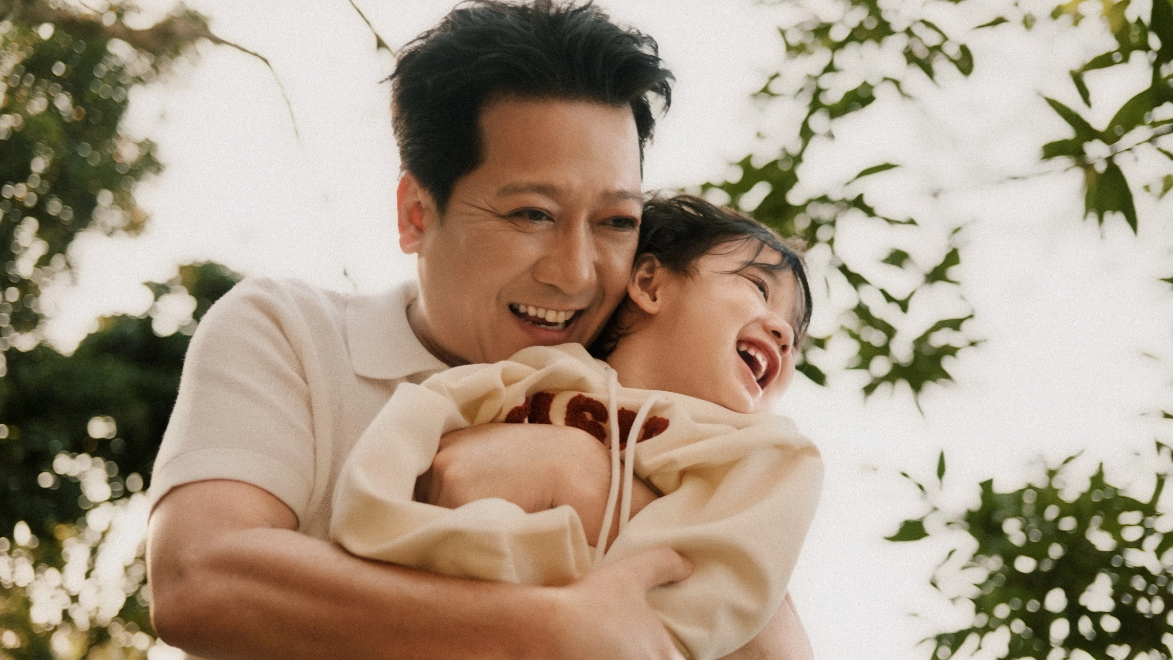 Hậu trường Nhã Phương - Trường Giang chụp ảnh tại nhà vườn ở Đà Lạt