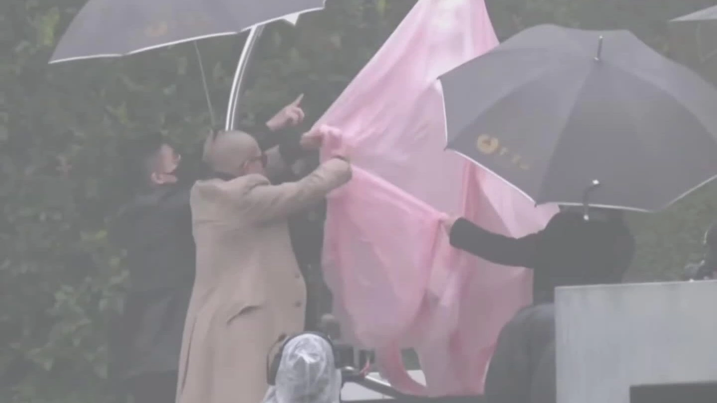 Chồng tạc tượng Từ Hy Viên