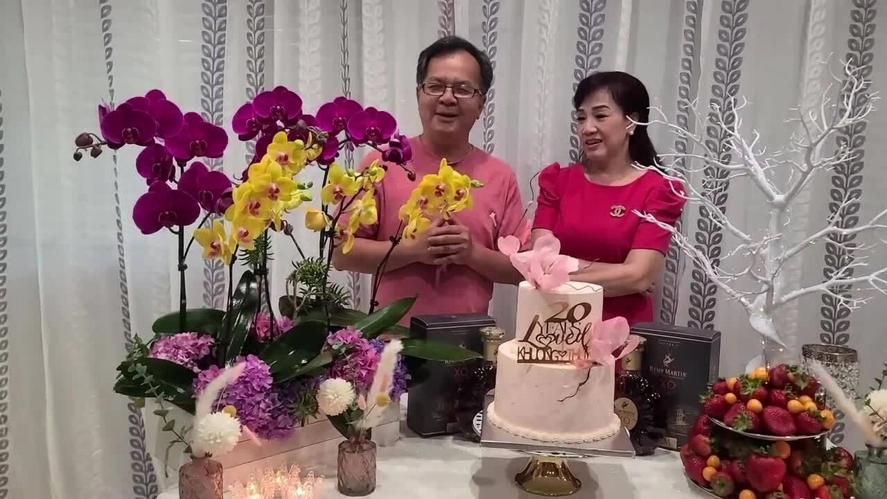 Vợ chồng Phương Hồng Thủy được bạn bè tổ chức tiệc mừng 20 năm cưới, năm 2023