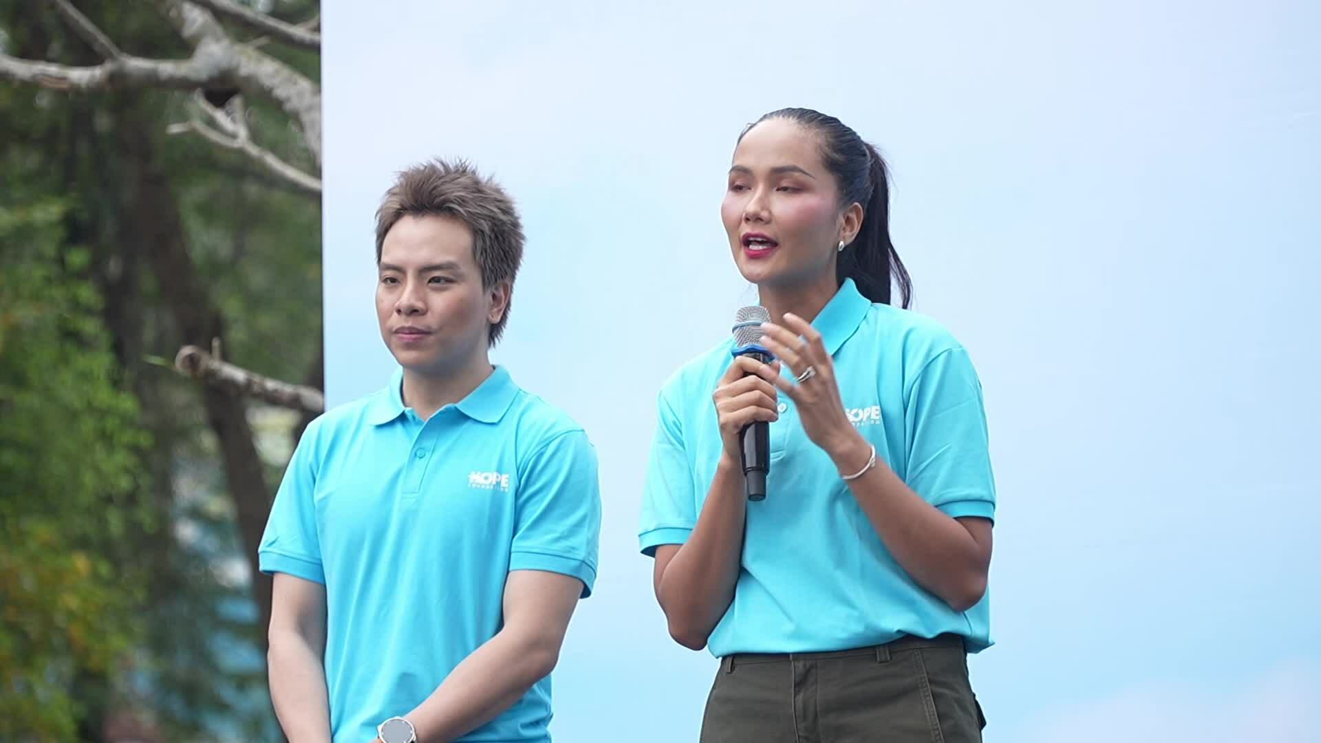 H'Hen Niê: 'Thấu hiểu nỗi đau trẻ mắc bệnh hiếm'