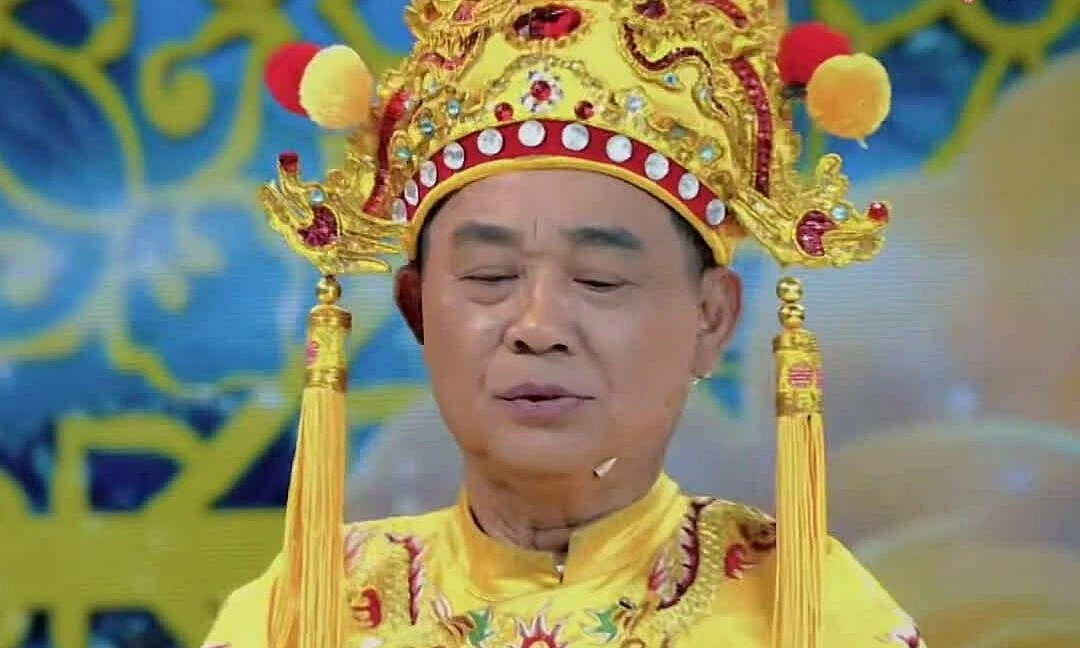 Nghệ sĩ Quốc Khánh tung hứng về AI trong tiểu phẩm 'Táo Quân'