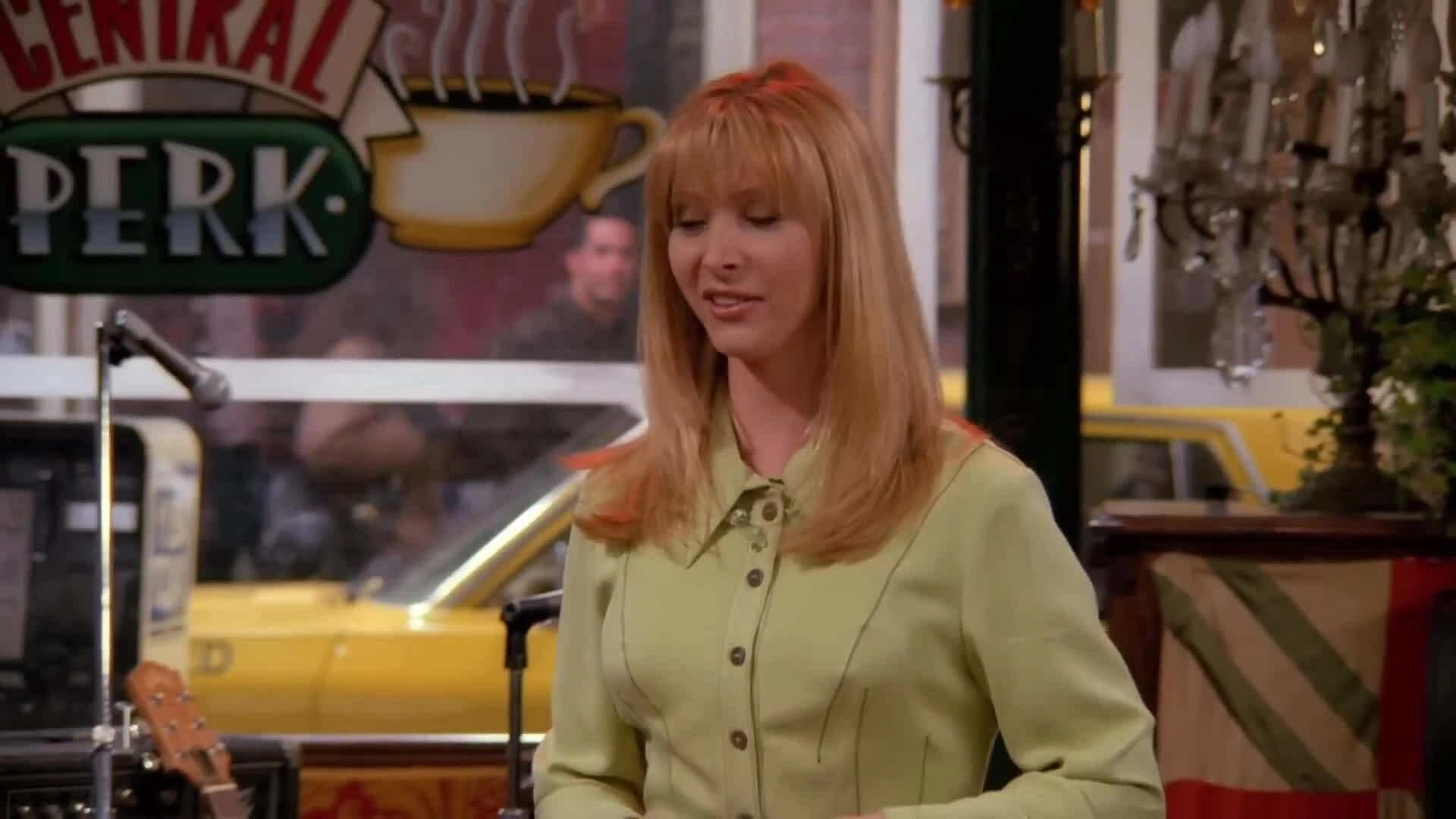 Lisa Kudrow: Chẳng ai quan tâm tôi trong 'Friends'