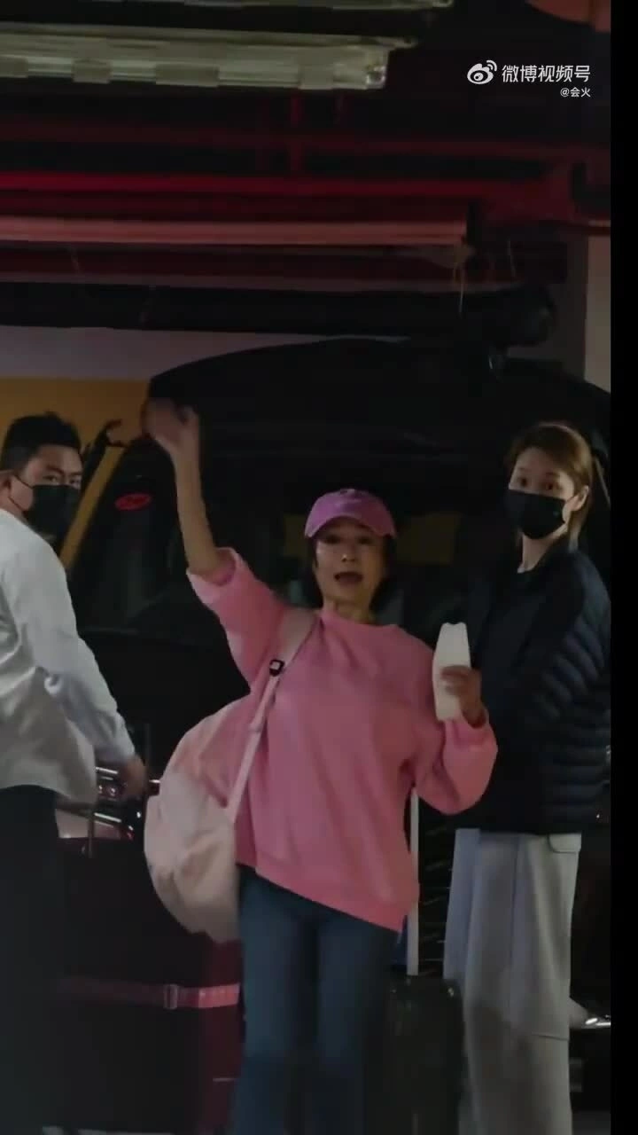 Phong thái Phan Nghinh Tử gây chú ý