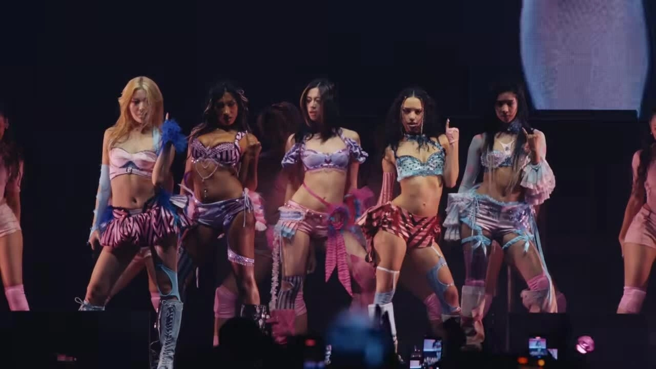 Kateye biểu diễn "Pinky Up" tại Coachella