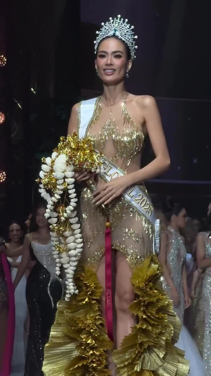 Khoảnh khắc Như Vân đăng quang Miss Global 2025