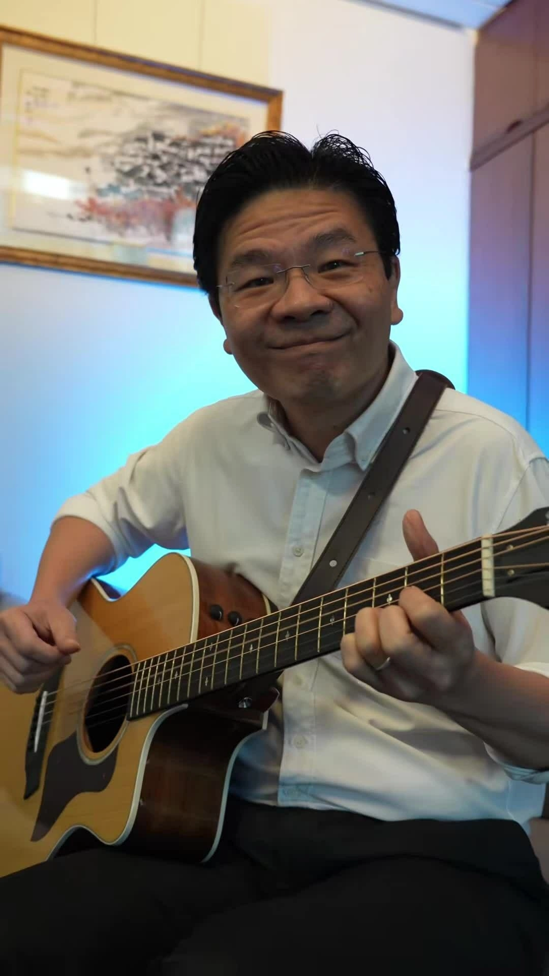 Thủ tướng Singapore chơi đàn guitar ca khúc "Love Story" của Taylor Swift