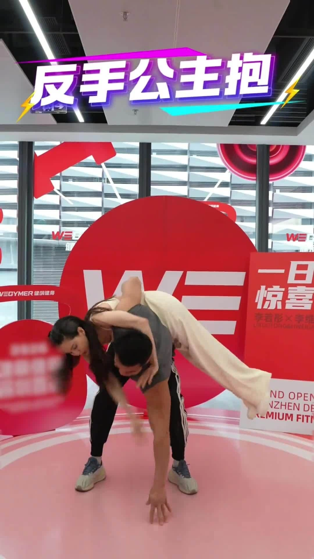 Lý Nhược Đồng tập gym với Lý Duy Cương