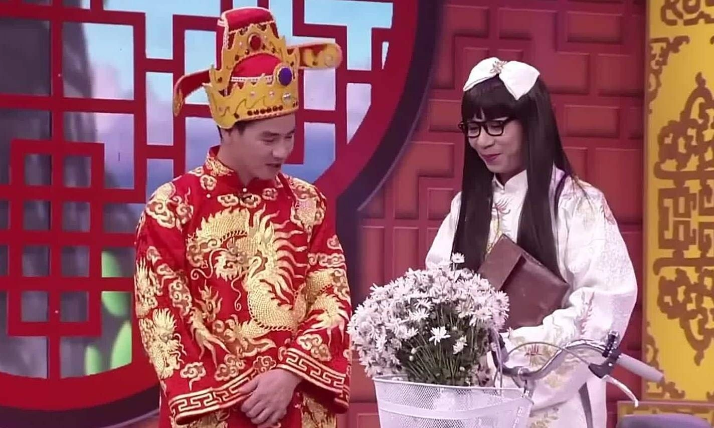 Nghệ sĩ Công Lý và Xuân Bắc trong trích đoạn 'Táo quân'